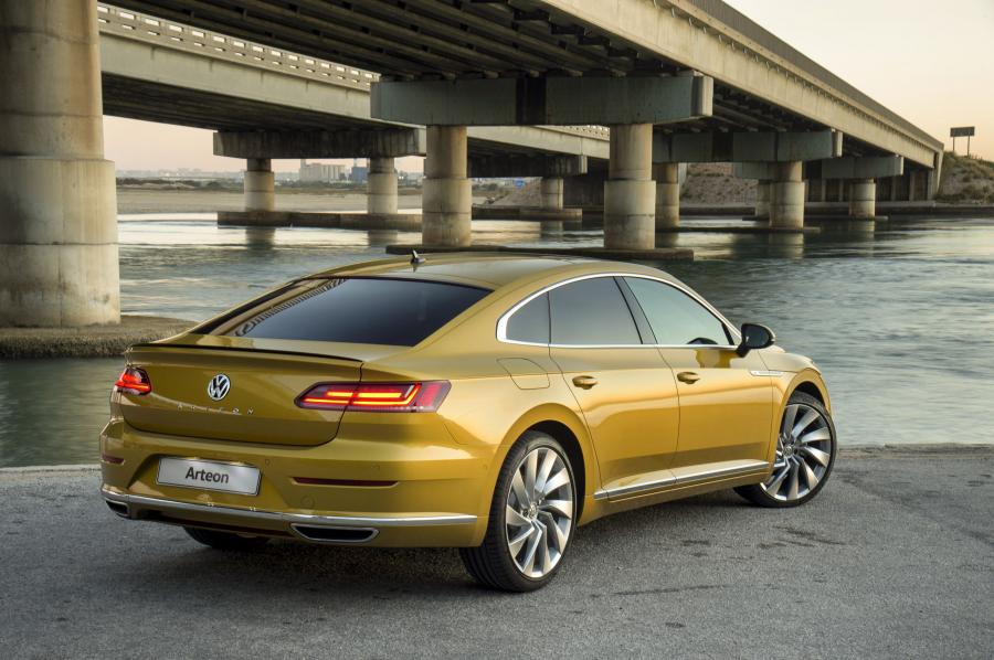  Volkswagen Arteon R-Line 2018 года  (ZA) (фото 19 из 25)